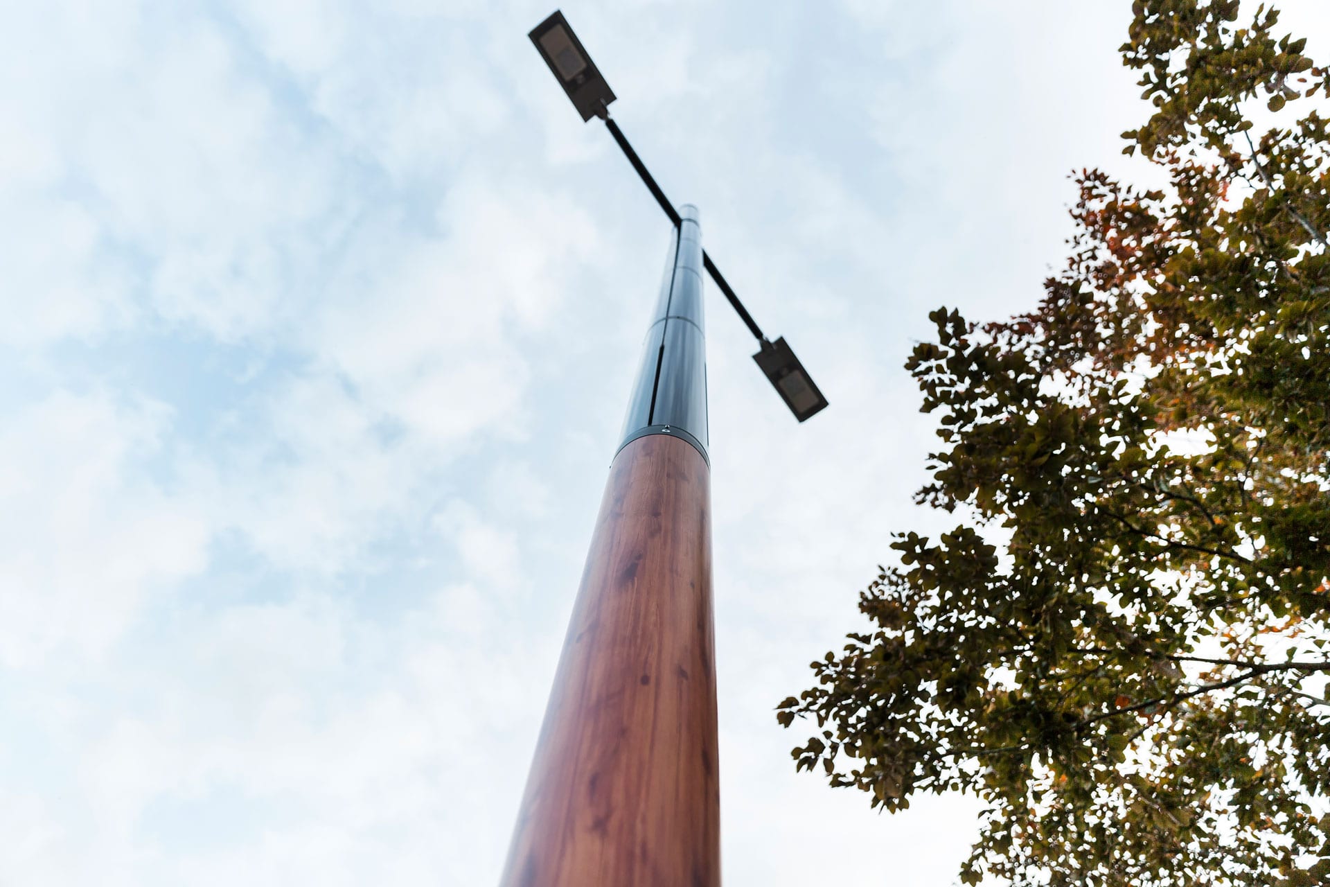 Soluxio solar light posts wood look Tilburg Netherlands