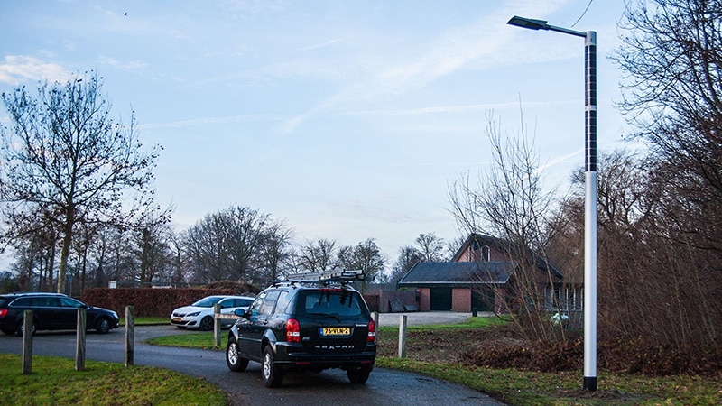 Soluxio Grid - solar street light connected to the power grid
