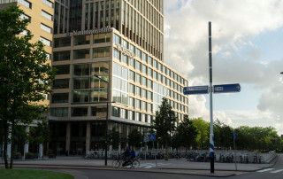 Señal vial solar de Soluxio al atardecer