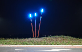 Soluxio Lightstick with blue light at a roundabout